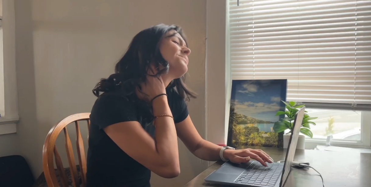 Load video: This Gurum Pillow FIXED My Neck Pain Forever